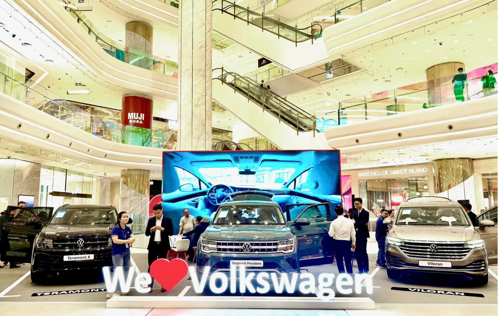 Triển l&atilde;m trải nghiệm c&aacute;c d&ograve;ng xe Volkswagen tại Thiso Mall Sala